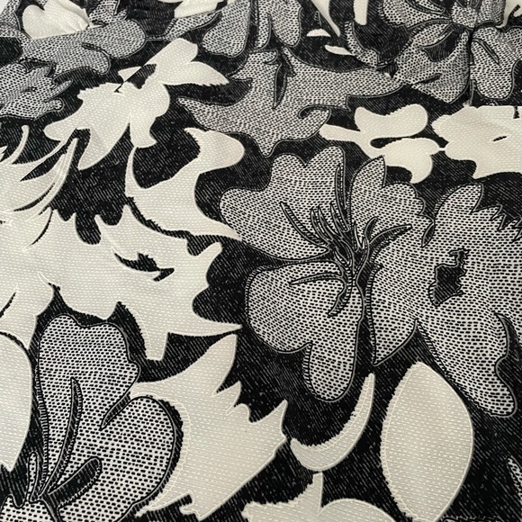 MT Collection knee length floral dress. Size M - Picture 4 of 6